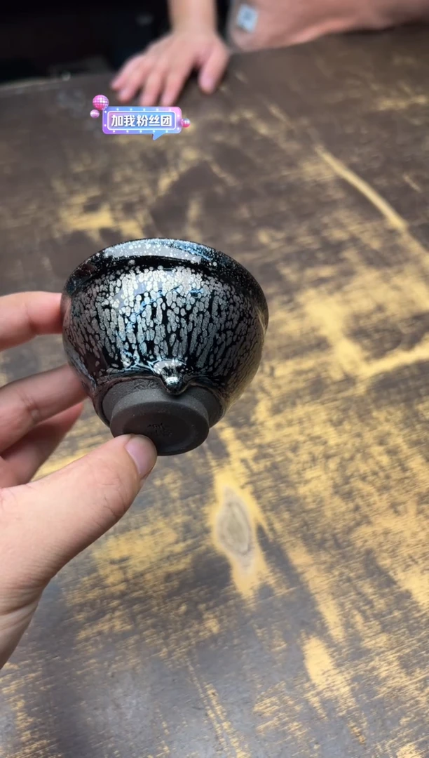 卓立旗全名款黑底银斑束口杯