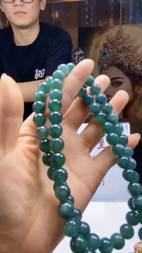 翡翠未镶嵌颈饰      *95