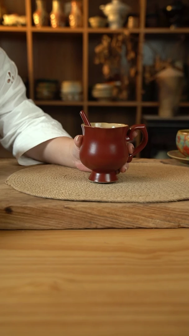 福利复古红系列的花口高脚咖啡杯+搅拌棒