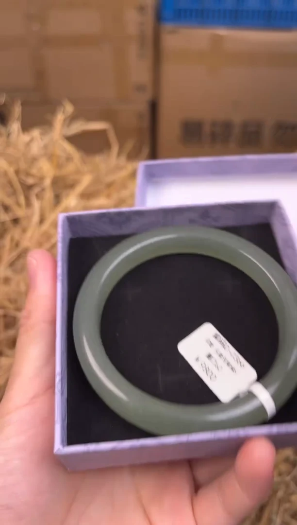 未镶嵌手镯石英质玉编码D0366