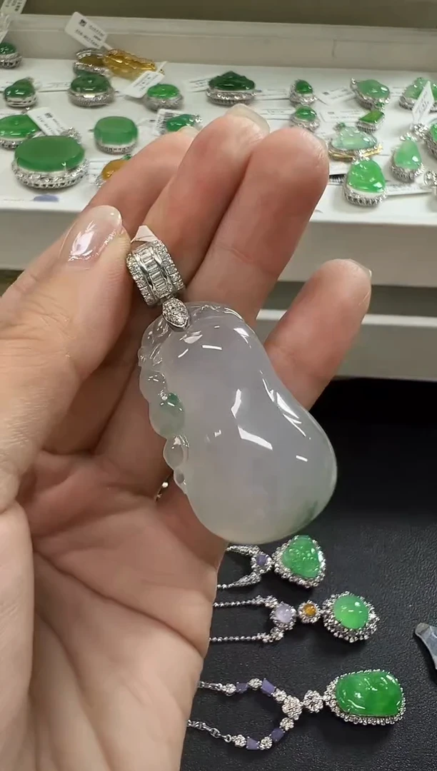 颈饰18K金镶嵌翡翠静***静KRR1130-011