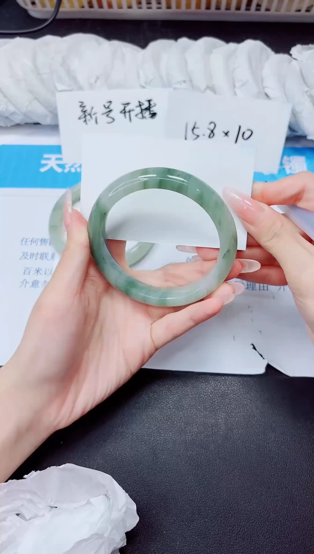 石英质玉手镯未镶嵌5/60.4