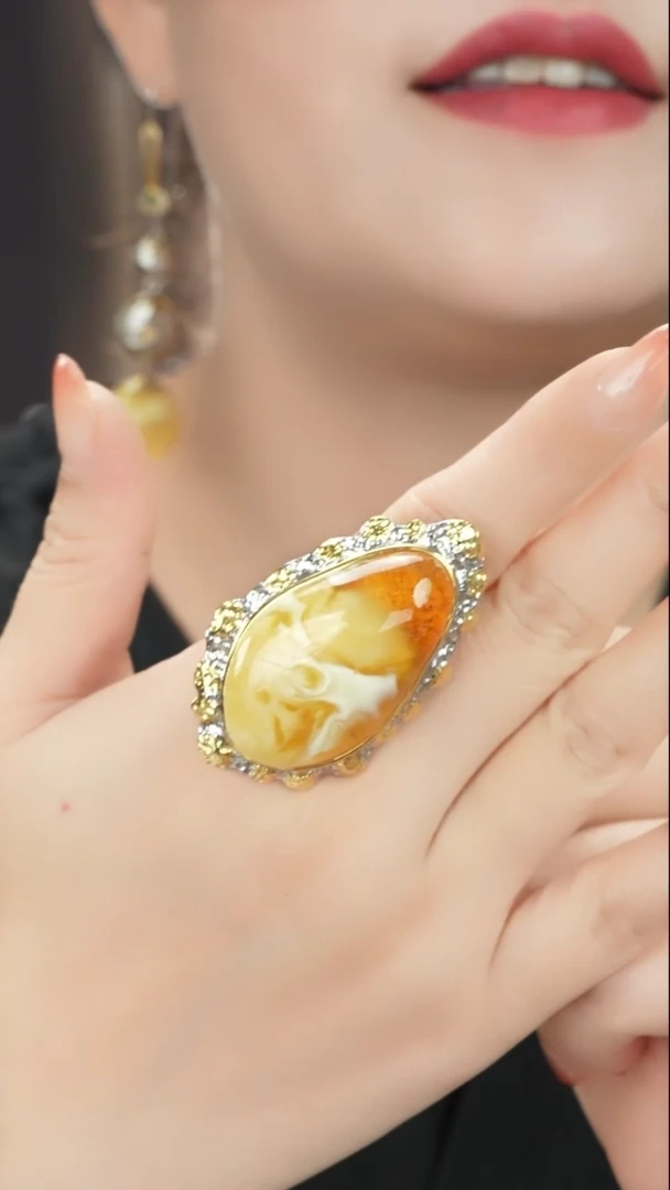 银S925镀金镶嵌颈饰琥珀妖白戒指