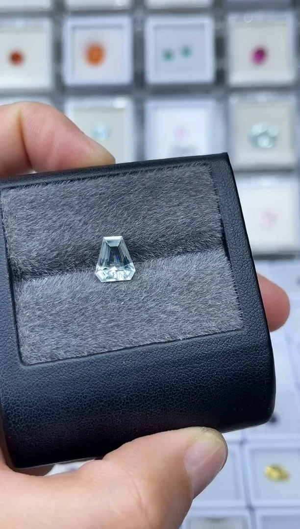 未镶嵌笔搁海蓝宝石裸石