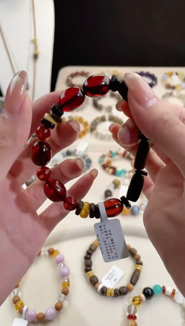 手链血珀未镶嵌?**见天然血珀沉香多宝手串