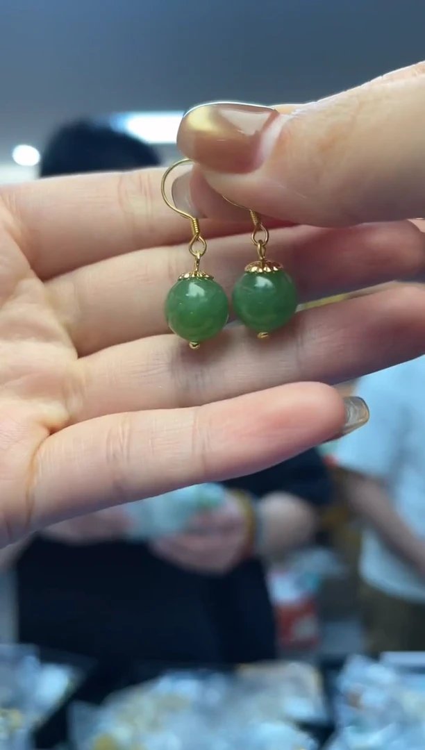 未镶嵌和田玉耳饰（多样性发一件）