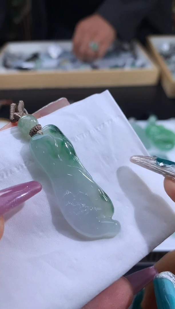 未镶嵌定制翡翠笑**生翡翠