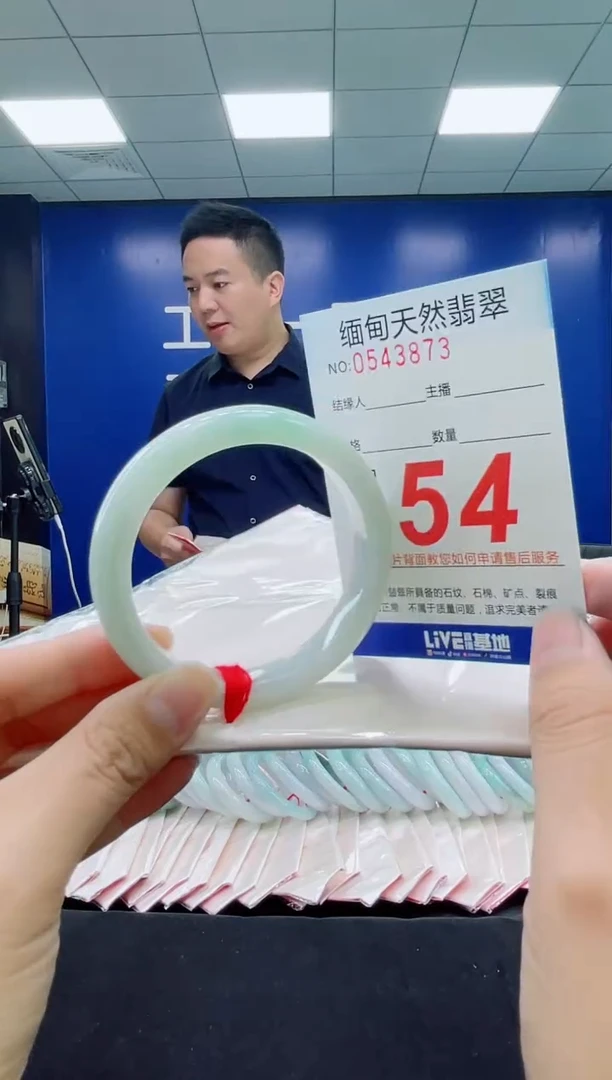 未镶嵌手镯翡翠天然翡翠手镯