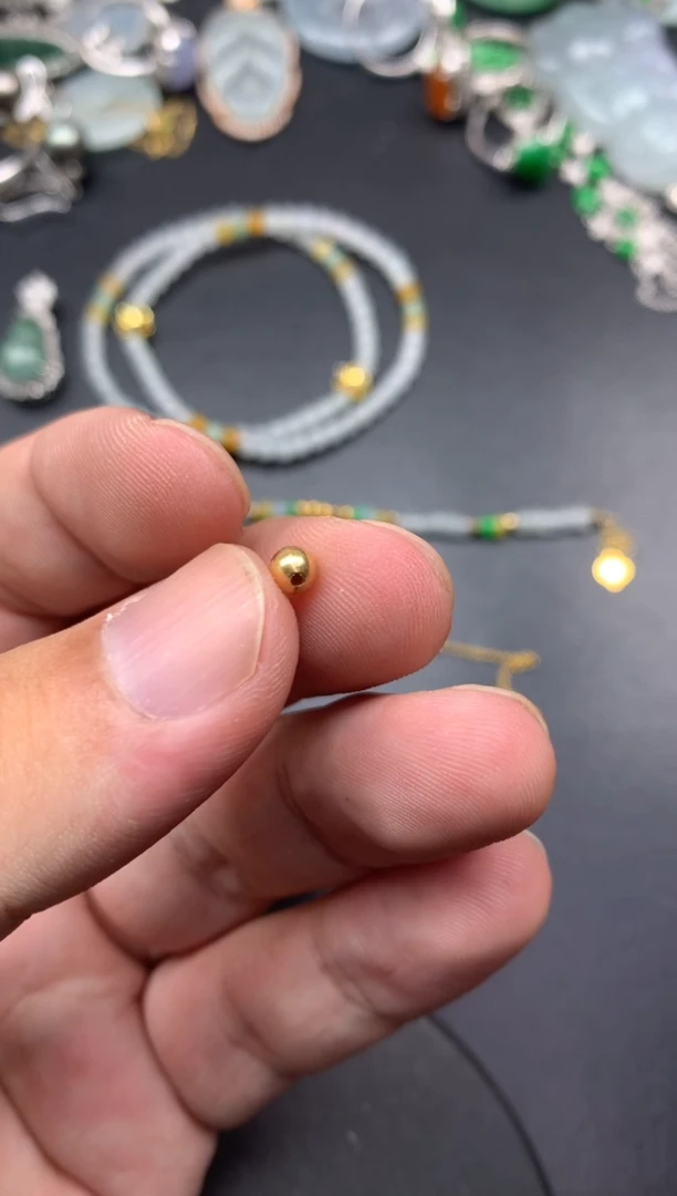 颈饰18K金镶嵌翡翠喵****?金珠4mm