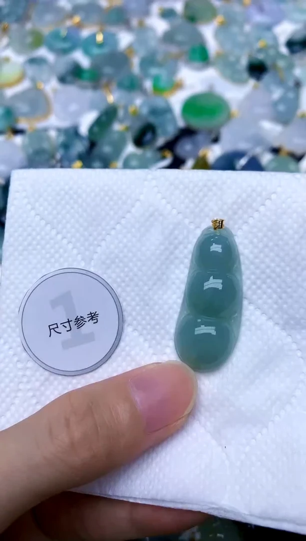 颈饰18K金镶嵌翡翠天然A货翡翠