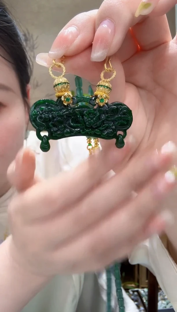 翡翠未镶嵌颈饰吊坠