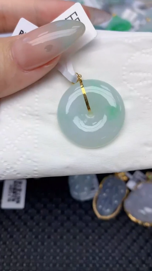 翡翠18K金镶嵌颈饰天然翡翠a货