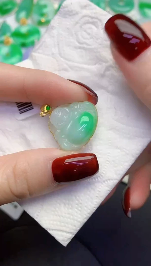 颈饰18K金镶嵌翡翠缅甸天然翡翠A货