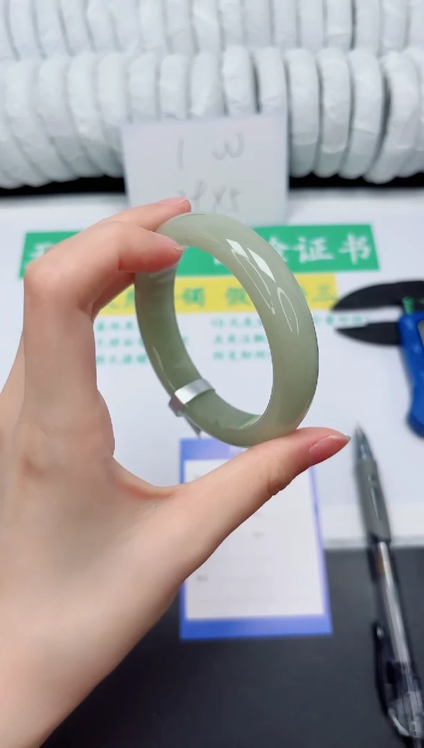 未镶嵌手镯石英质玉195-58.9DK