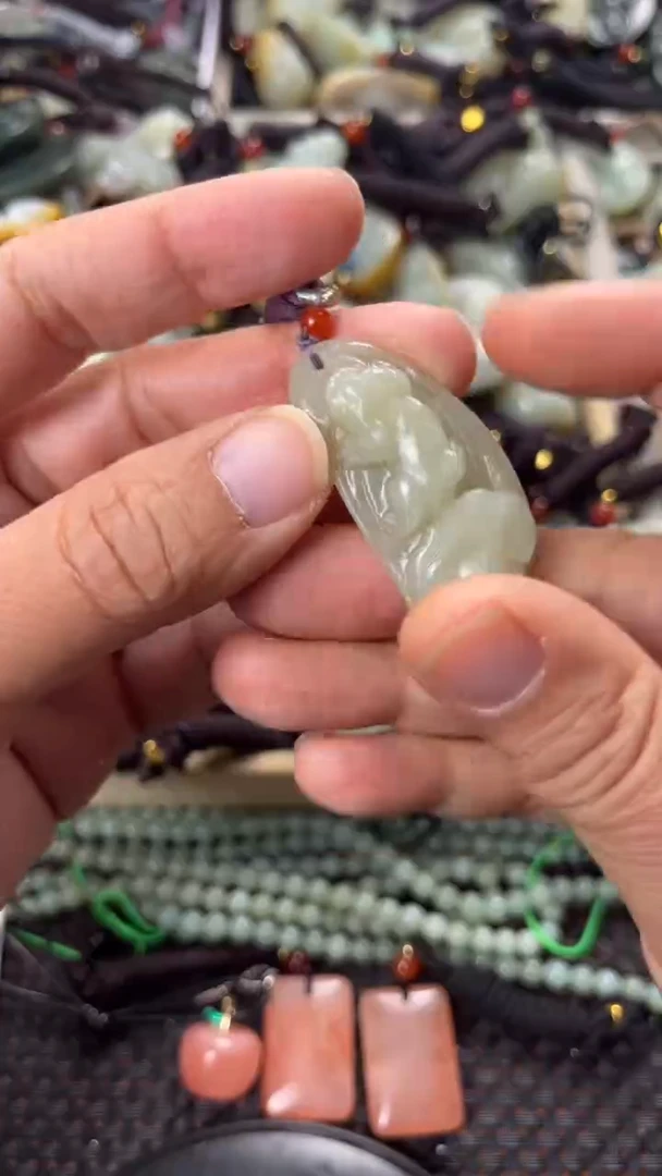 【闪购商品】和田玉颈饰未镶嵌多样性发货没有证书拍一发一有瑕