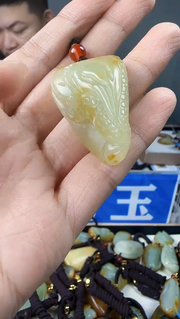 和田玉未镶嵌颈饰1