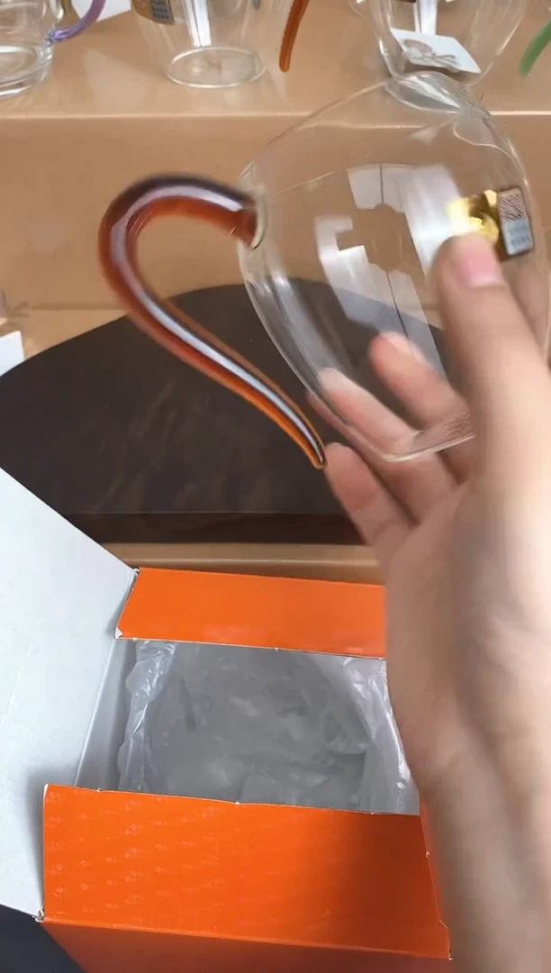 禾器小翊口琥珀色