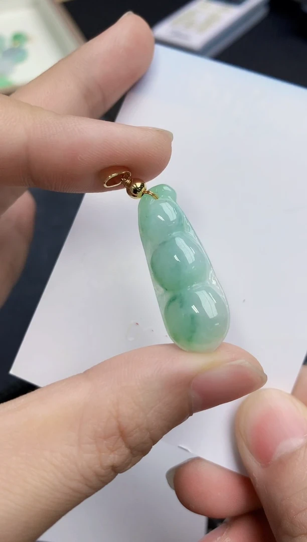 翡翠未镶嵌颈饰天然缅甸翡翠A货