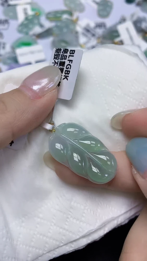 翡翠18K金镶嵌颈饰天然缅甸翡翠A货