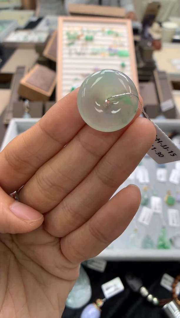 颈饰未镶嵌翡翠平安扣