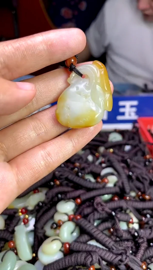 未镶嵌和田玉挂件1