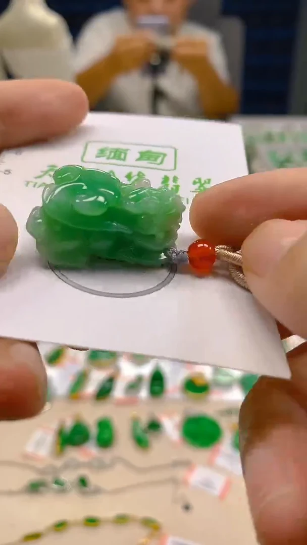 翡翠未镶嵌颈饰新号开播 全场乱卖