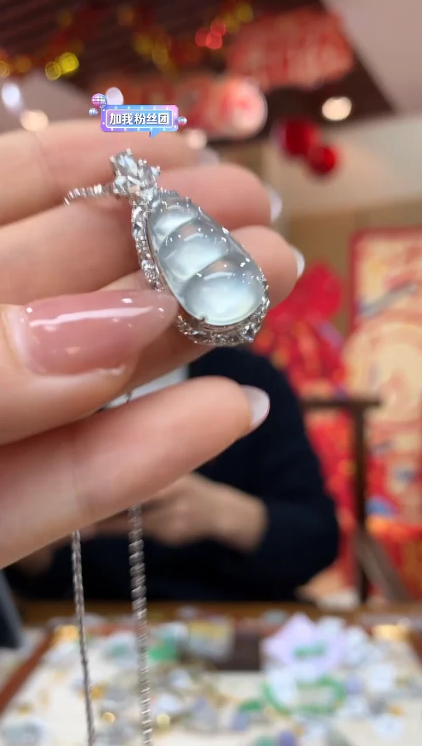 吊坠(不含链)18K金镶嵌翡翠豆子