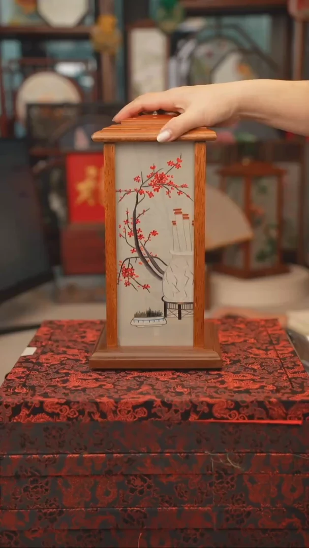 扇子黄花梨宫灯，落地高度30CM,宽度16CM 送线，送锦盒
