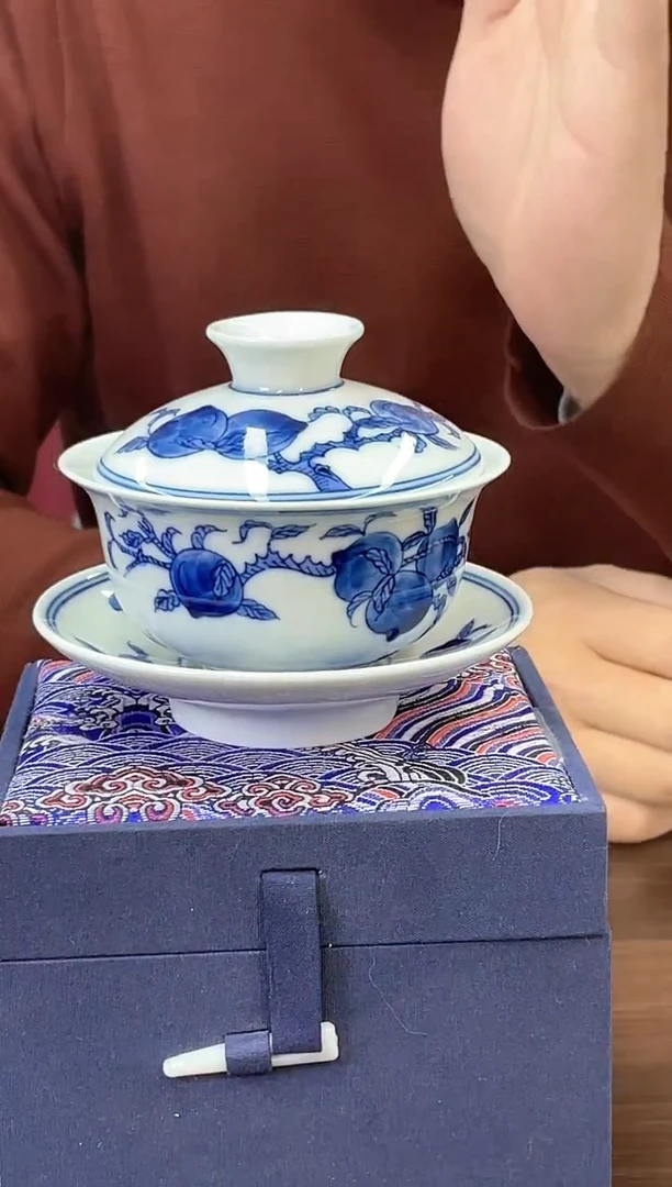 【闪购商品】748函夏非遗青花九桃五福三才盖碗