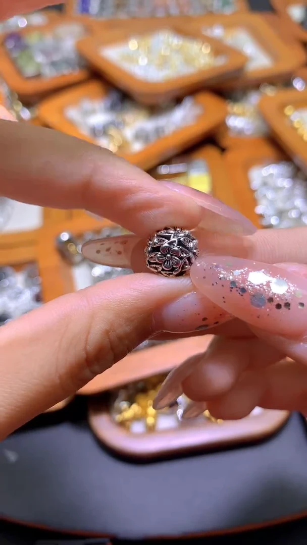 锆石合金古银花球隔珠8块4个