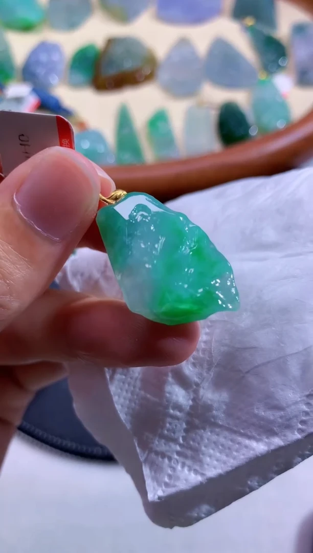 颈饰未镶嵌翡翠