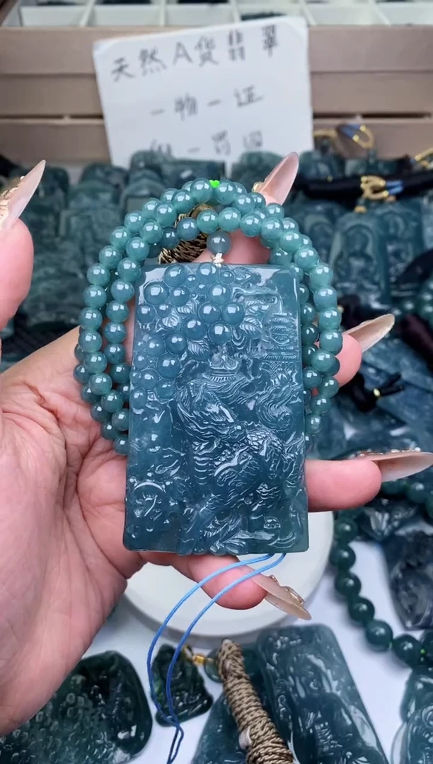 颈饰未镶嵌翡翠
