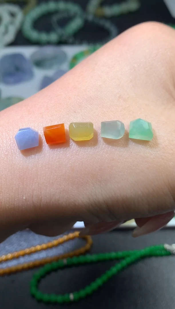 未镶嵌定制翡翠毛货