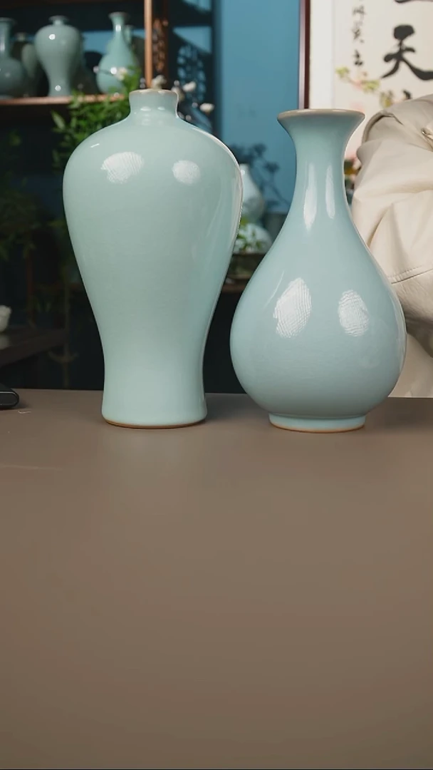 天青玉壶春梅瓶