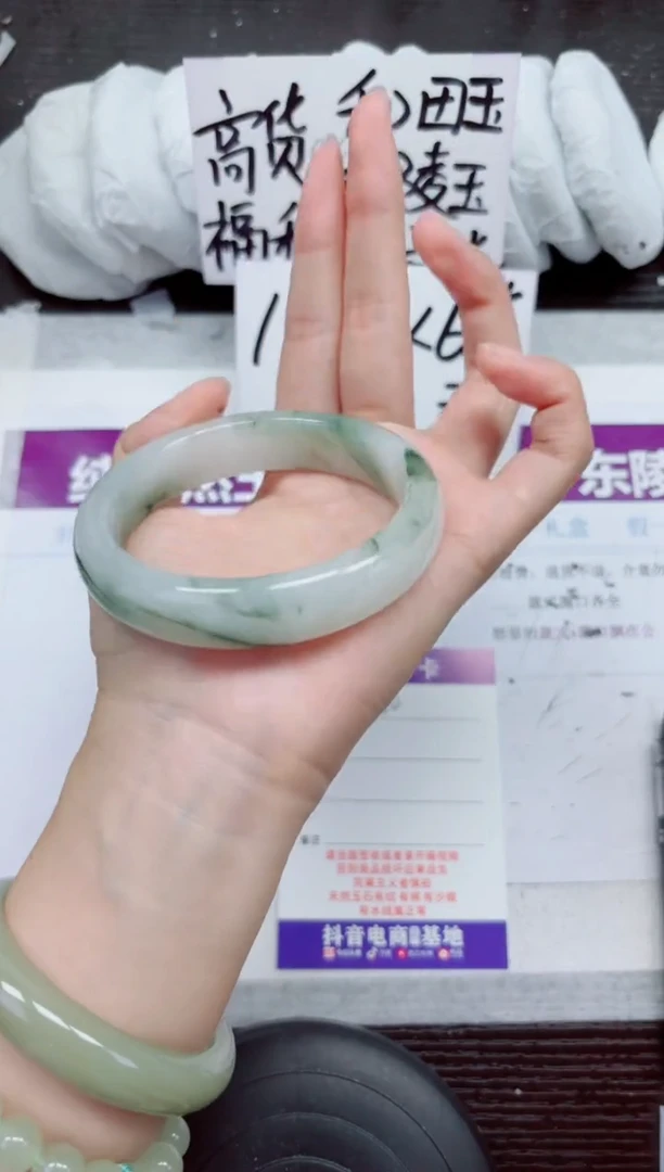 未镶嵌手镯石英质玉A120-62.63