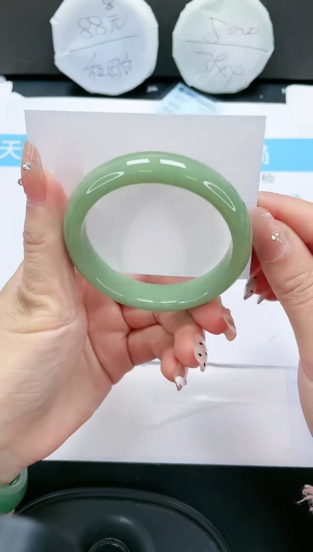 【闪购商品】石英质玉手镯未镶嵌83-56