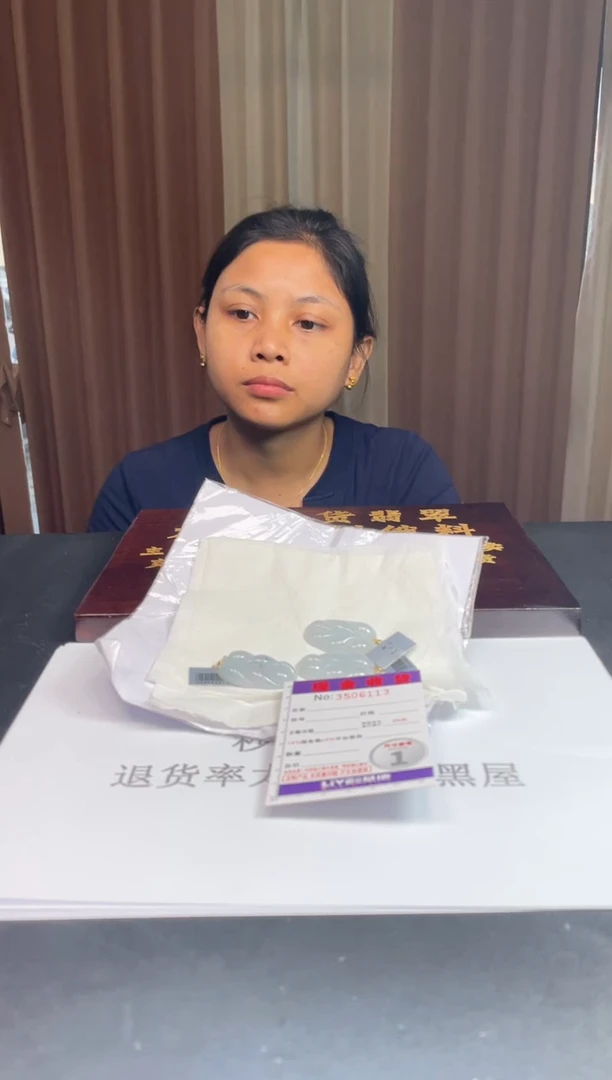 18K金镶嵌挂件翡翠多样性发其一拍一发一6113