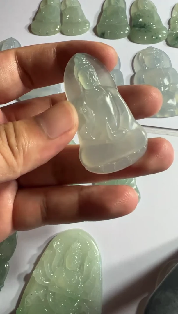 定制翡翠未镶嵌素衣观音