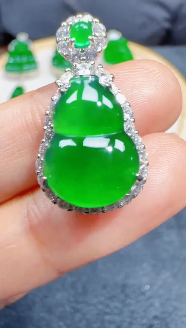 未镶嵌定制翡翠翡翠吊坠105