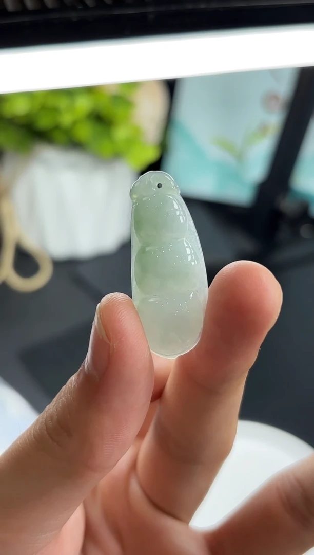 翡翠未镶嵌颈饰K666-952豆子