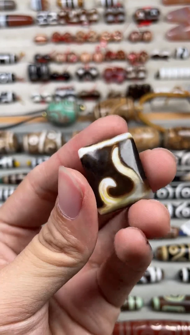 玛瑙/玉髓裸珠1****哈如意钩小手牌