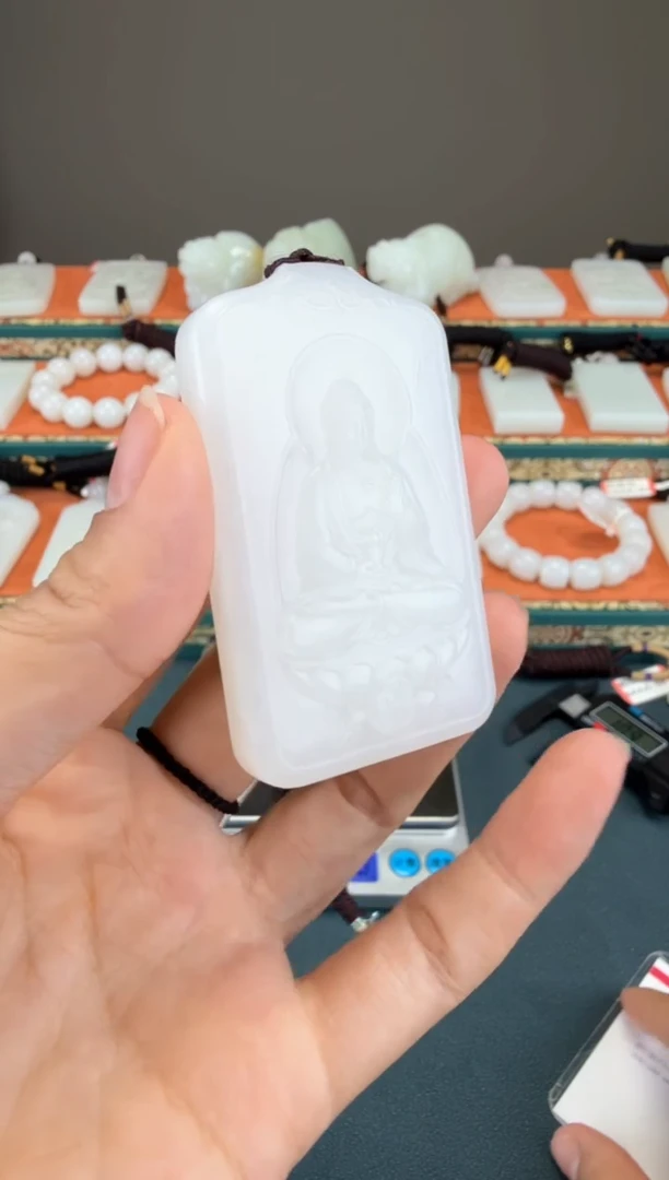 颈饰未镶嵌和田玉1