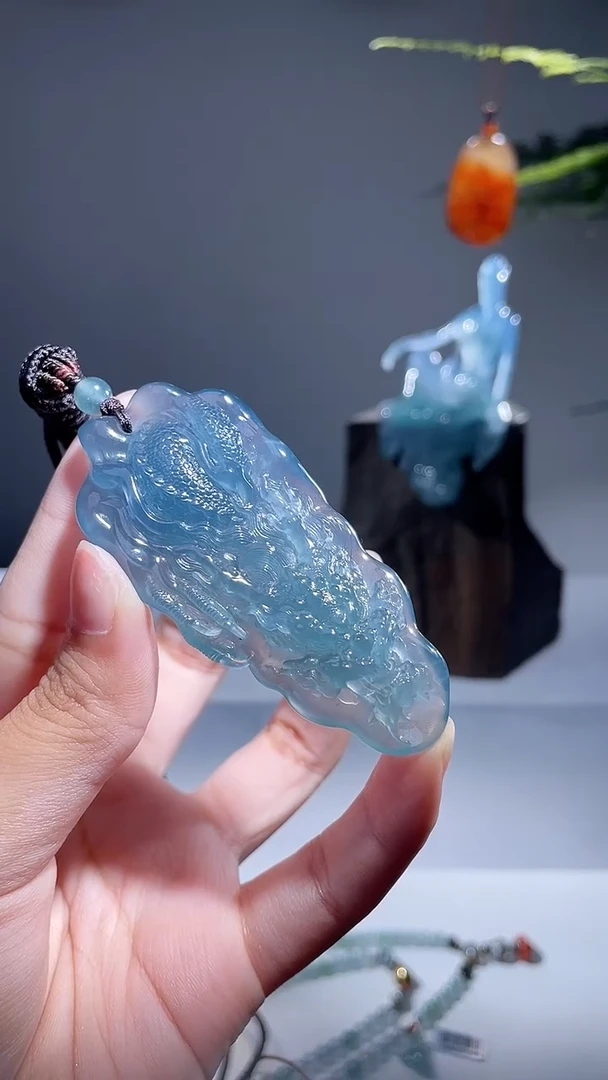 颈饰未镶嵌翡翠龙牌