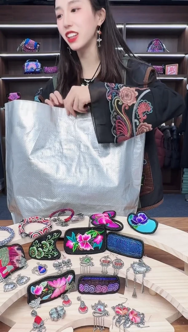 织绣A106蒙阿苏苗绣传承店