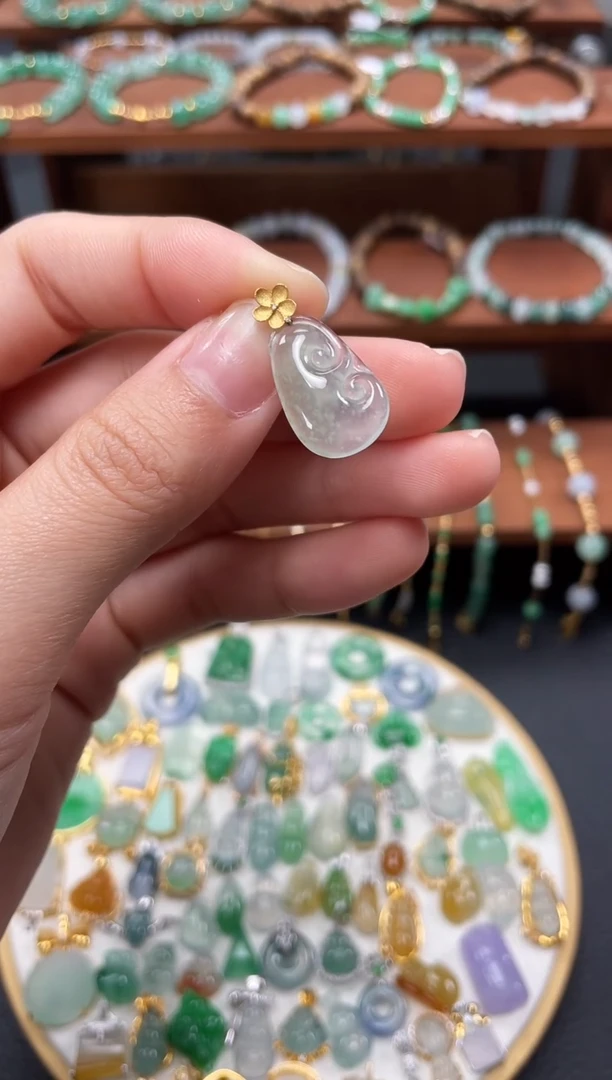 【闪购商品】翡翠吊坠(不含链)18K金镶嵌一个  JK715