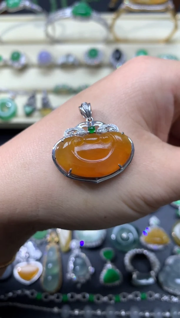 【闪购商品】翡翠颈饰18K金镶嵌吊坠