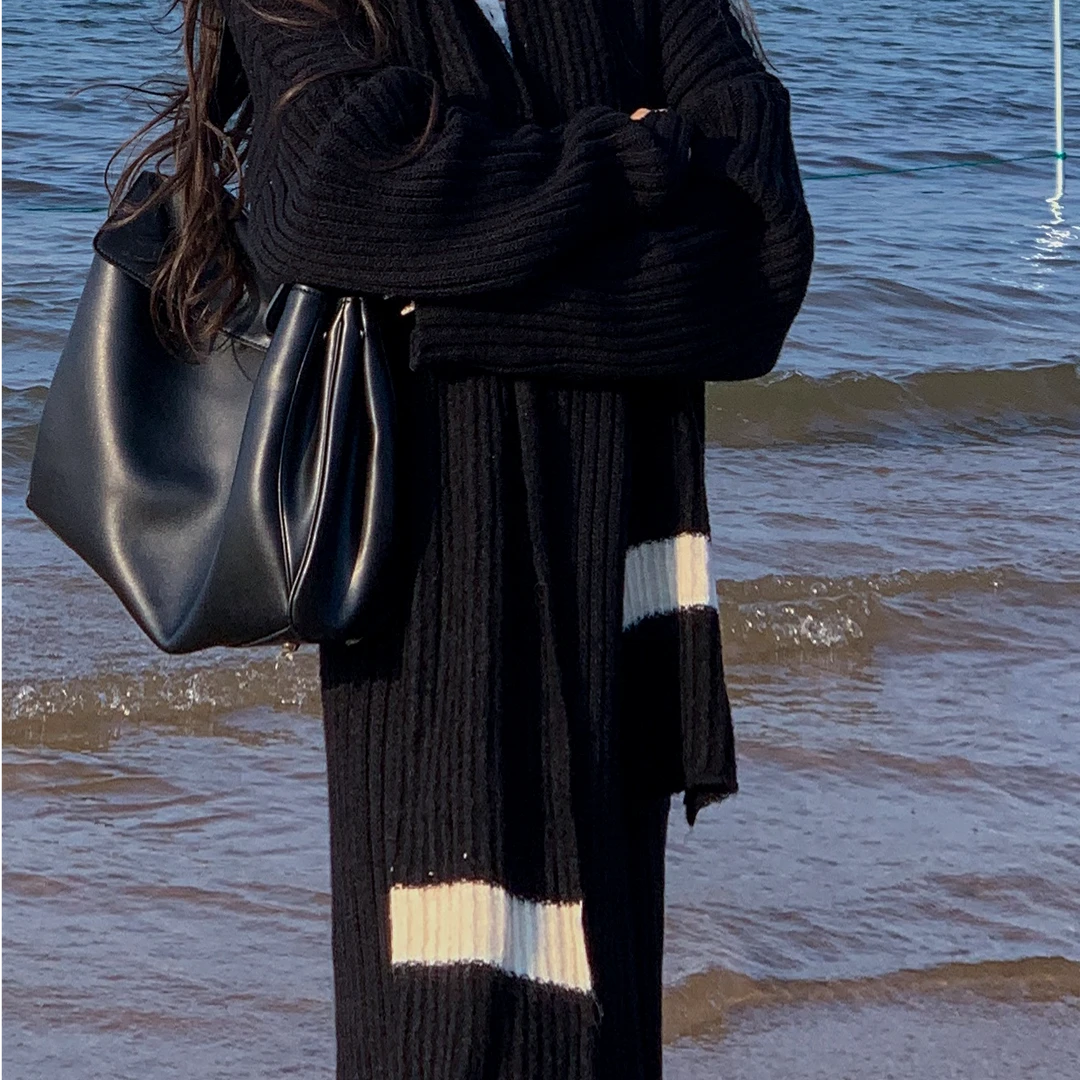 媛媛 【暖宝宝】 经典黑白撞色围巾#FL0523