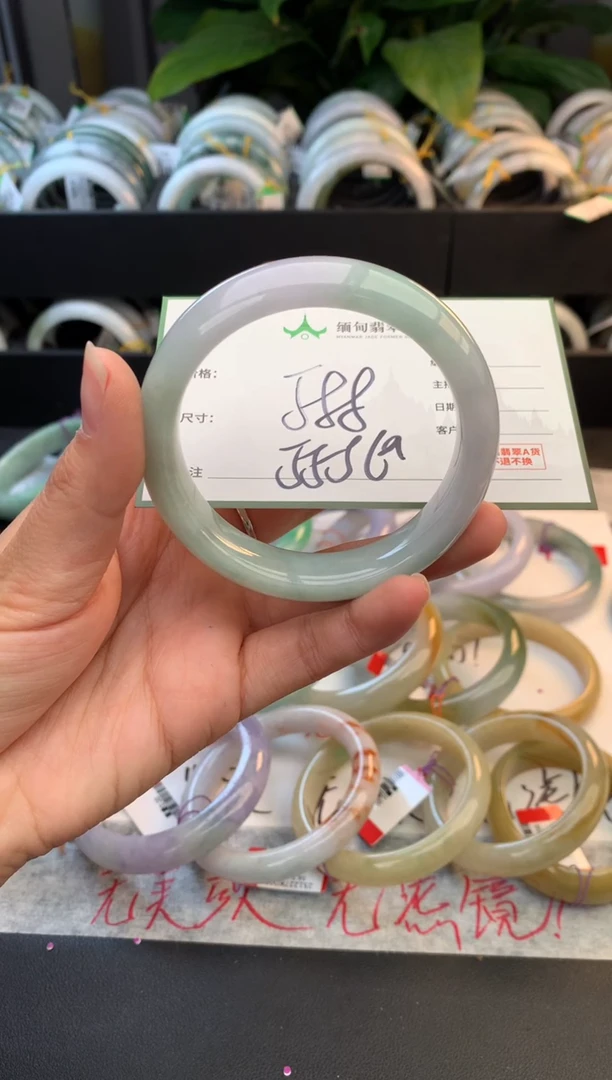 未镶嵌定制翡翠毛货需精细抛光+多人