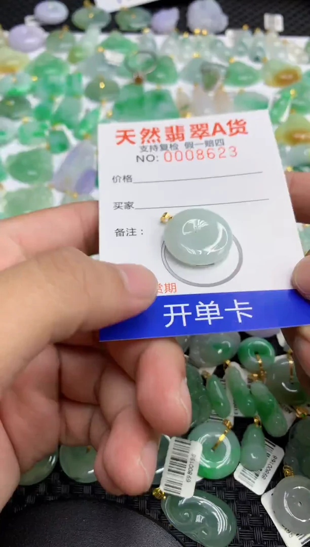 翡翠18K金镶嵌颈饰1111111111