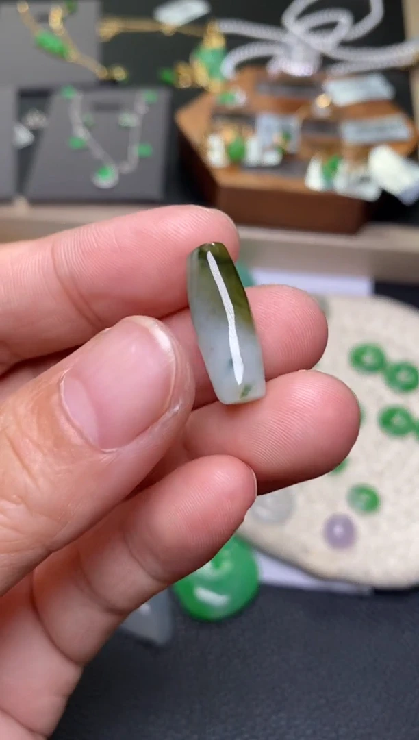 颈饰未镶嵌翡翠净货40928